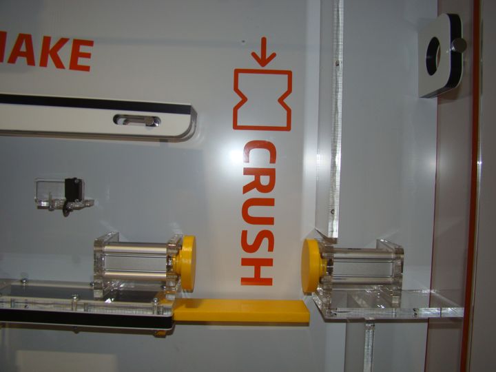 Packaging Stress-Test: the crush stage inside the demonstration.
