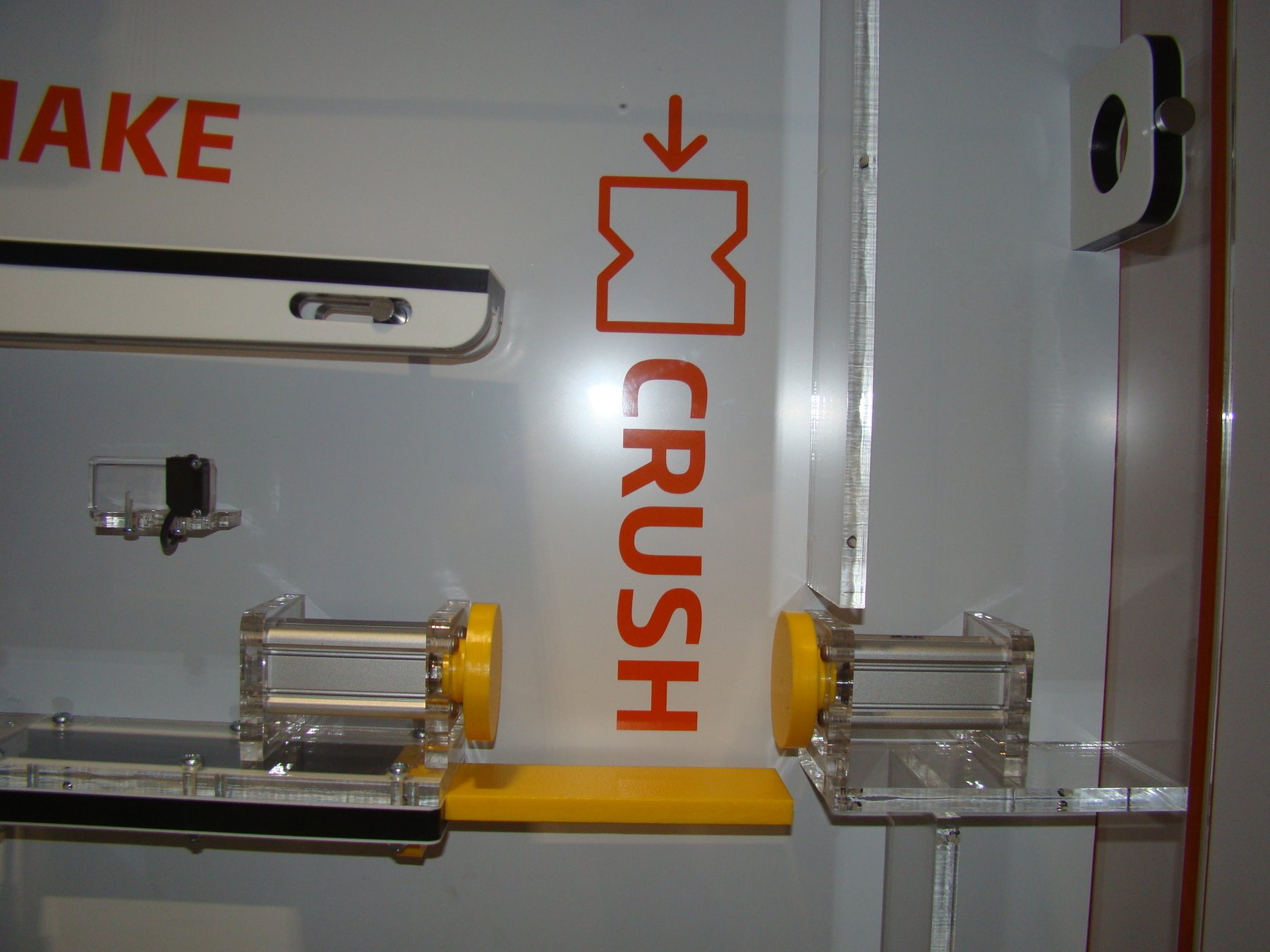 Packaging Stress-Test: the crush stage inside the demonstration.