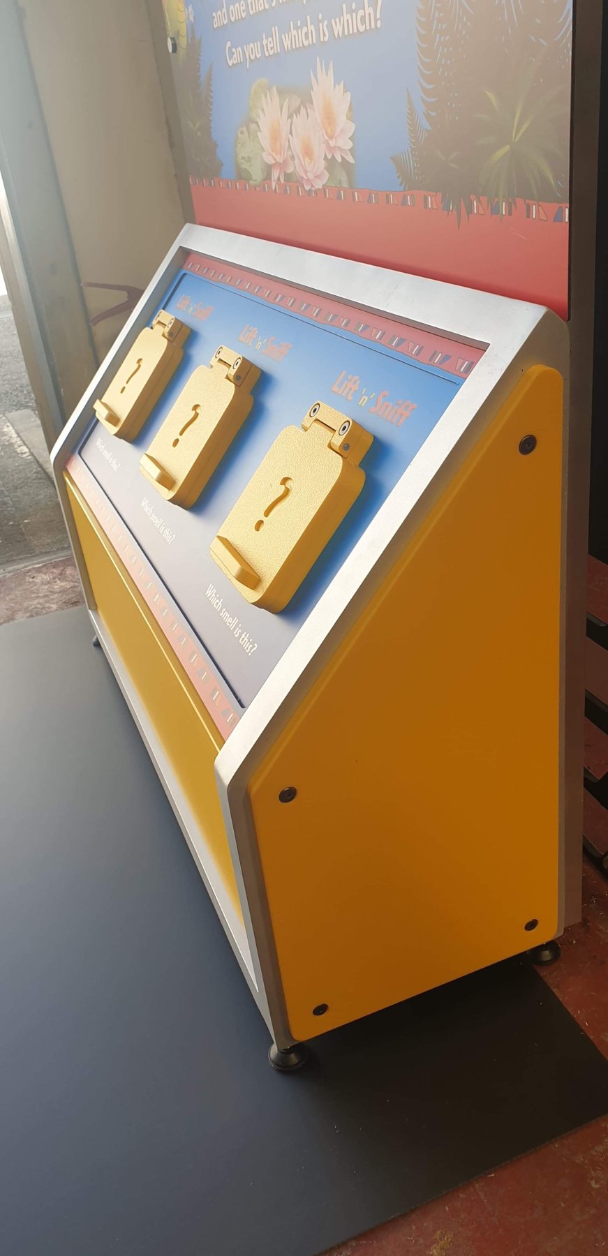 The freestanding lift-and-sniff activity unit.