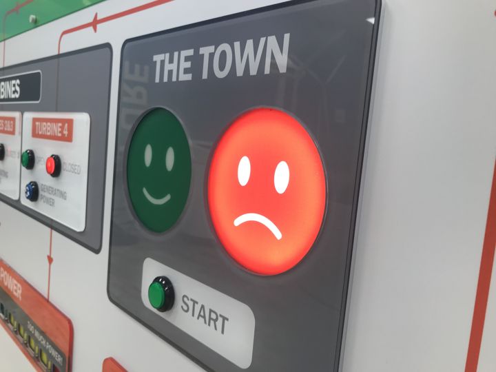 Reservoir & Hydropower: close-up of the town feedback indicator and start button.