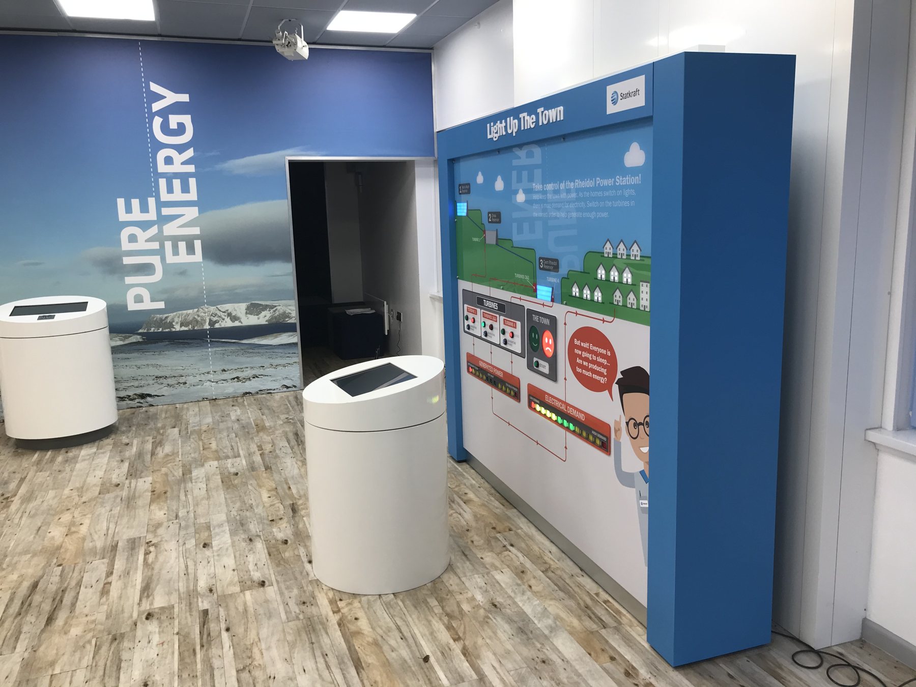 Reservoir & Hydropower: the completed exhibit installed in the visitor centre.
