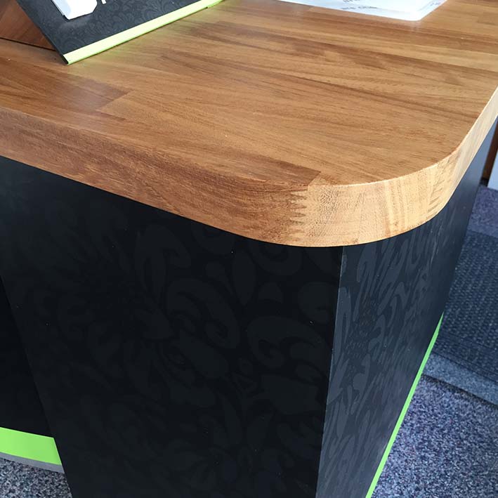 curved worktop detail for reception desk