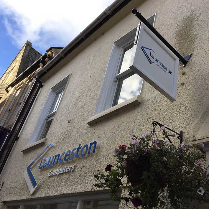 Lanceston computers shop signs made by More Creative in Cornwall